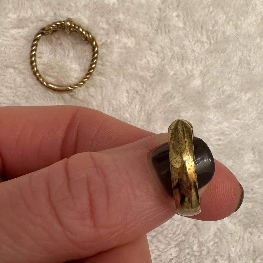 Vargas Goteo rings ASO Meghan Markle - Picture 6 of 7